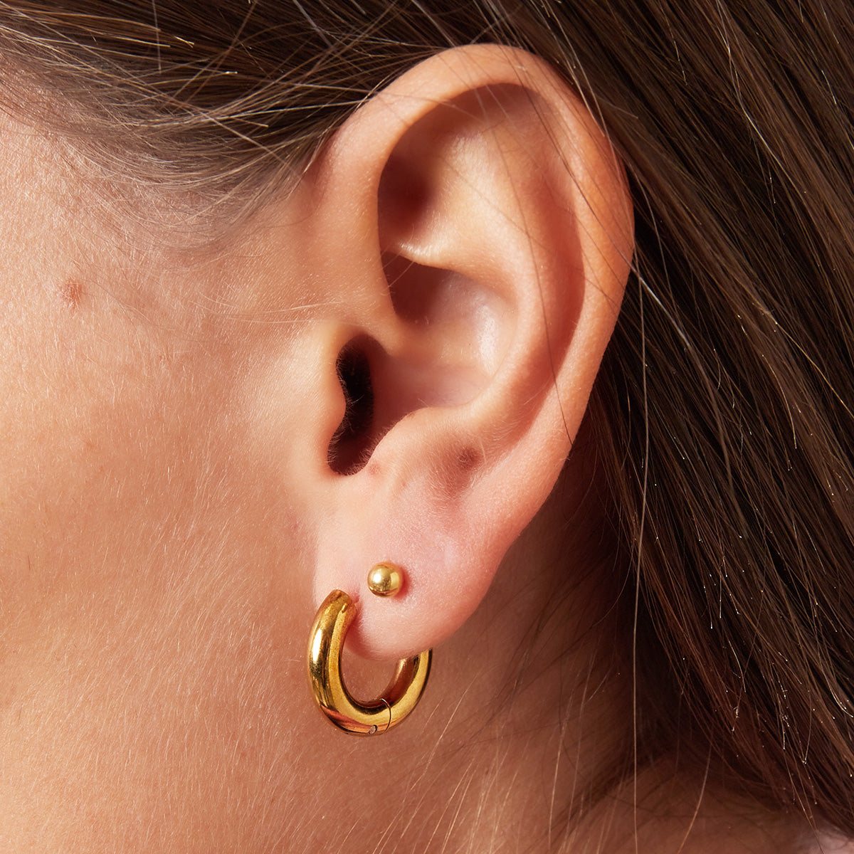 Basic round stud earrings 4 mm