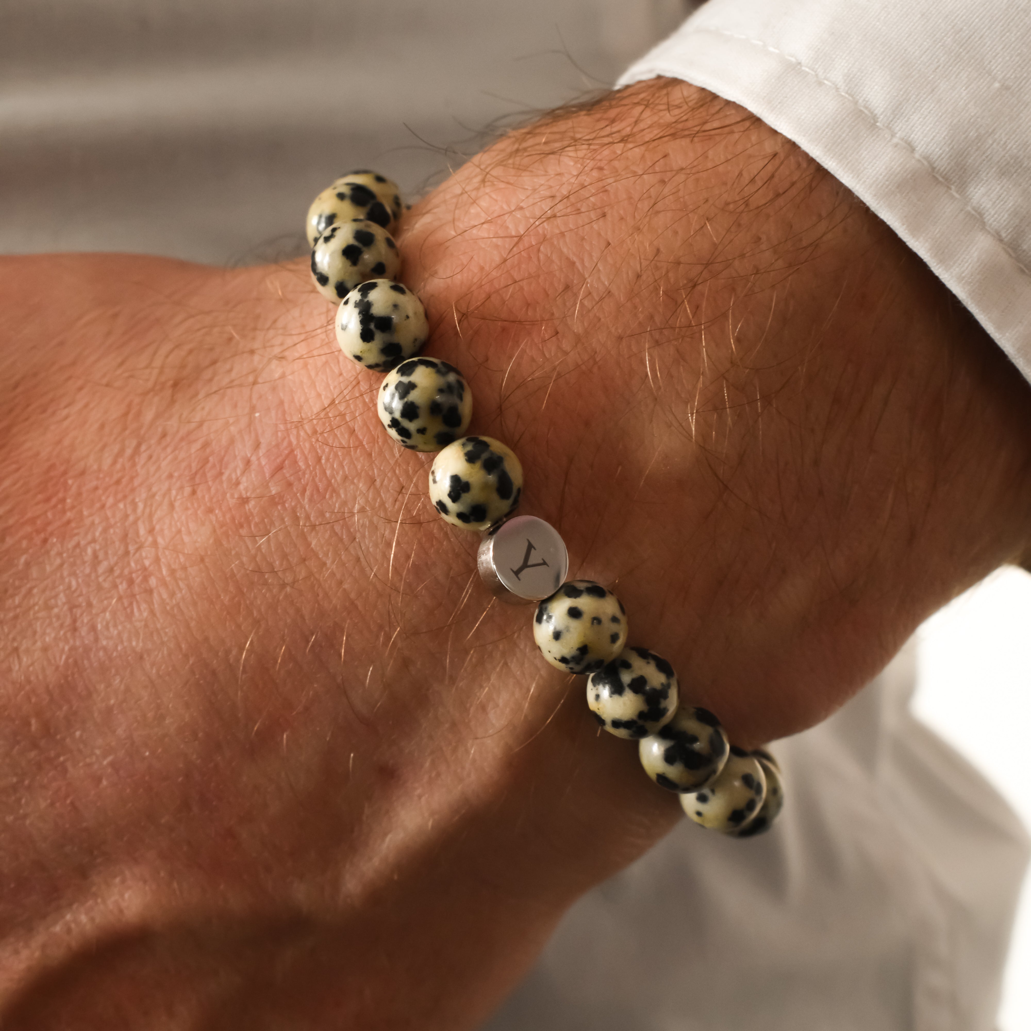 Initialen kralen armband heren dalmatiër jaspis beige